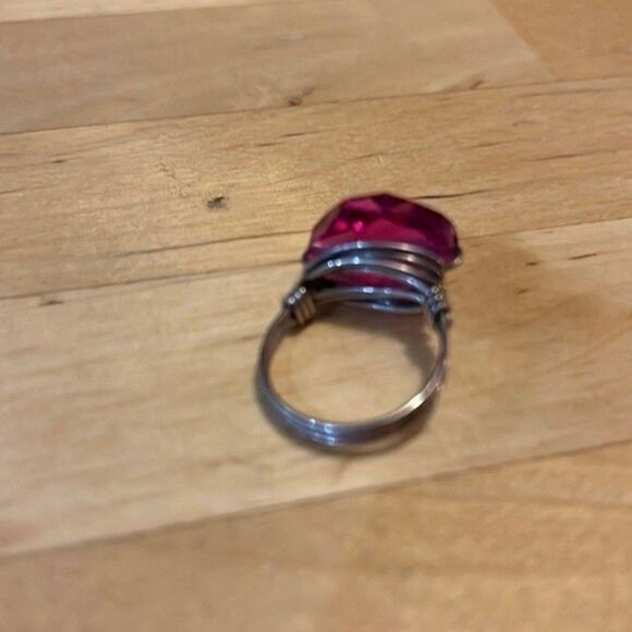 Beautiful costume jewelry ring. Silver wire hand crafted metal with pink stone - Picture 7 of 10